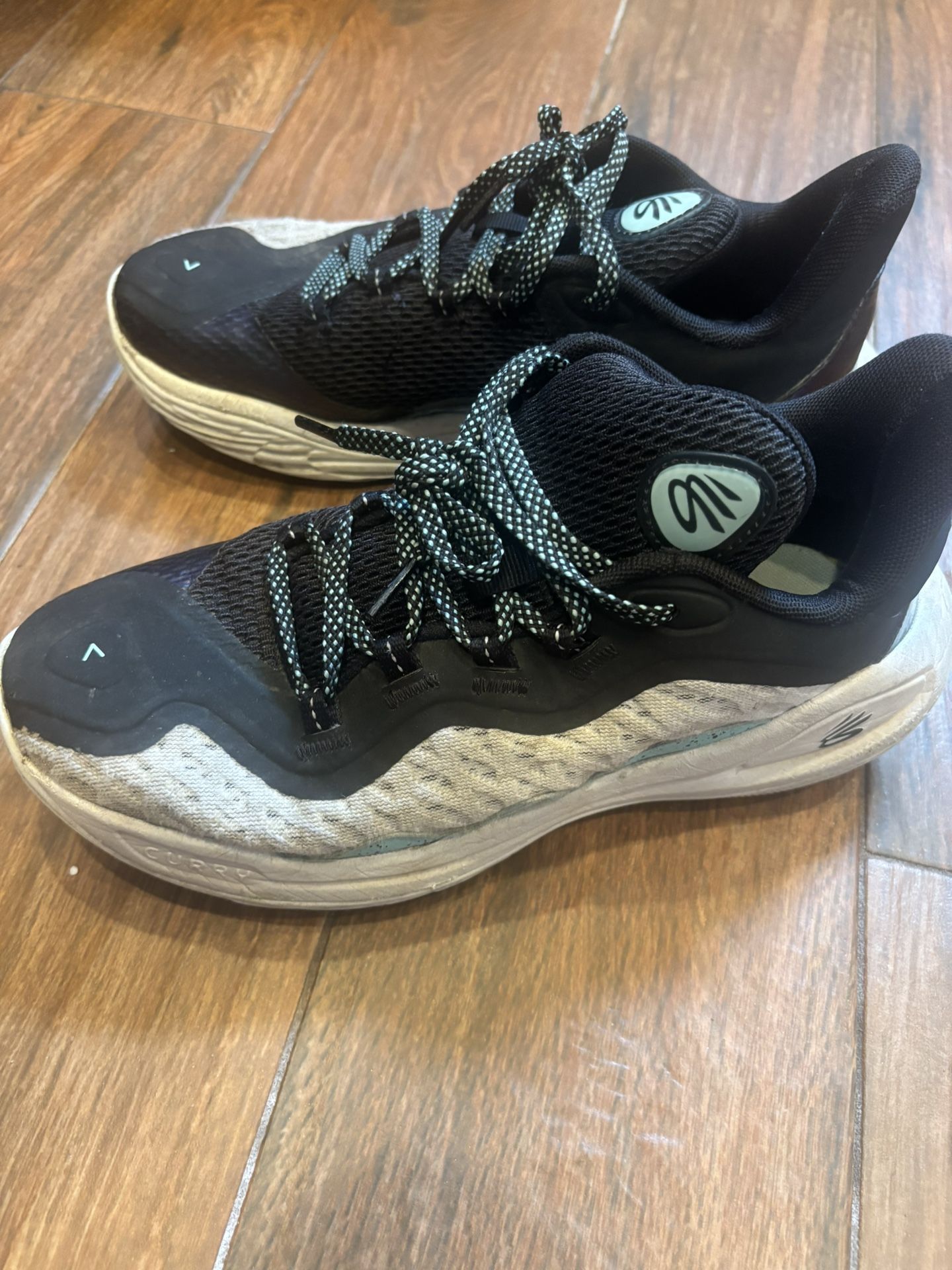 Under Amour Curry Flow 11 size 7