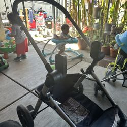 Pivot baby stroller