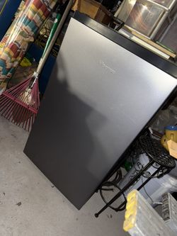 Hi Sense Mini Fridge Barely Used