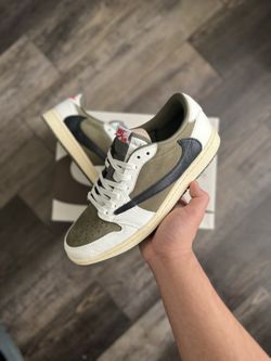 Travis Scott Air Jordan 1 Low “Medium Olive” Size 10.5