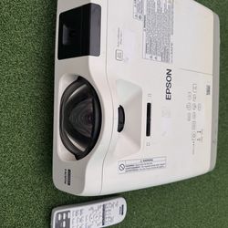 Epson BrightLink 536Wi short throw projector