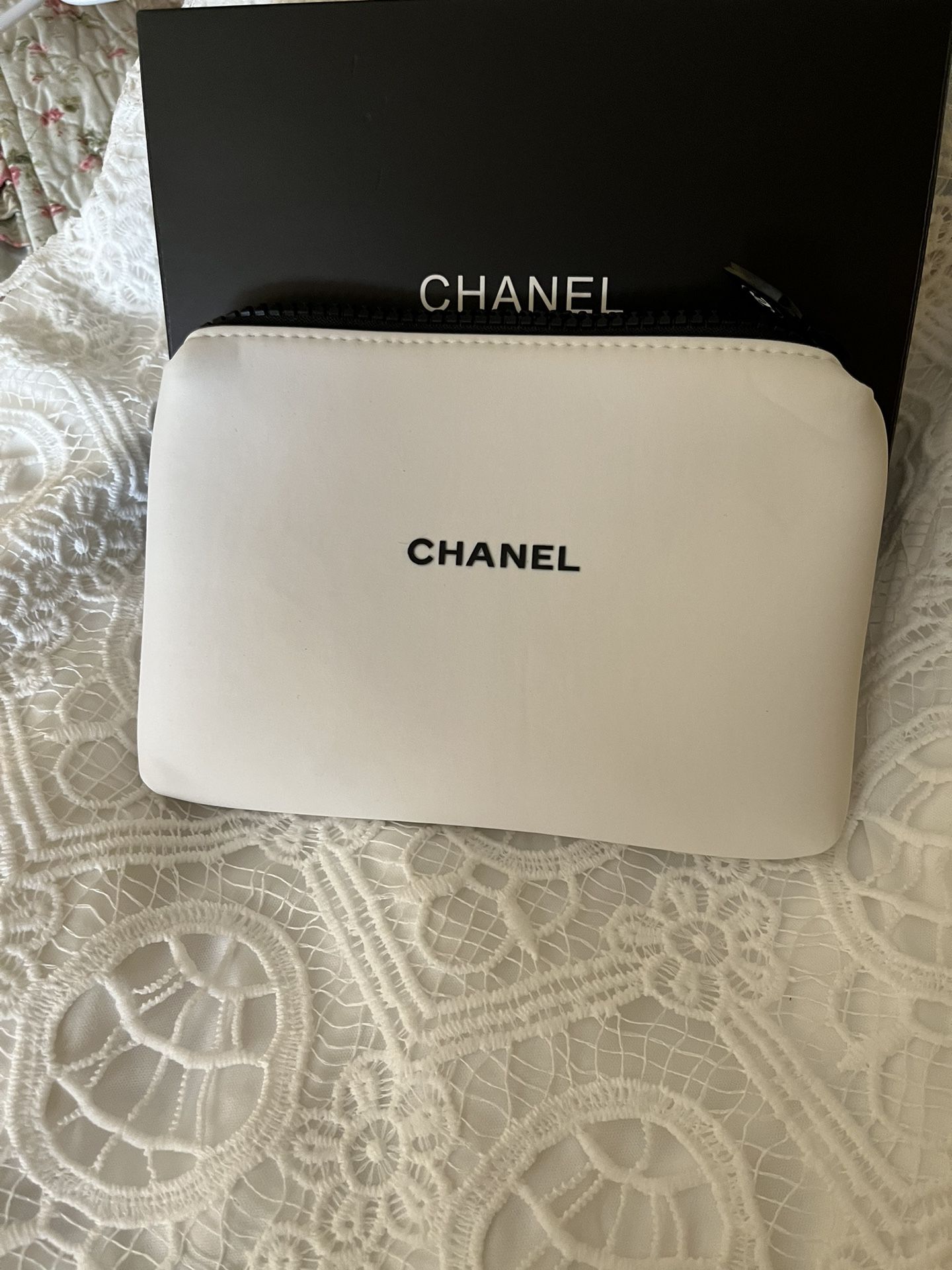 Chanel Makeup Bag for Sale in Tucson, AZ - OfferUp