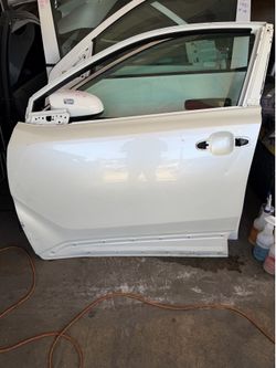 2018-2019-2020-2021-2022 TOYOTA C-HR CHR LEFT DRIVER FRONT DOOR SHELL OEM