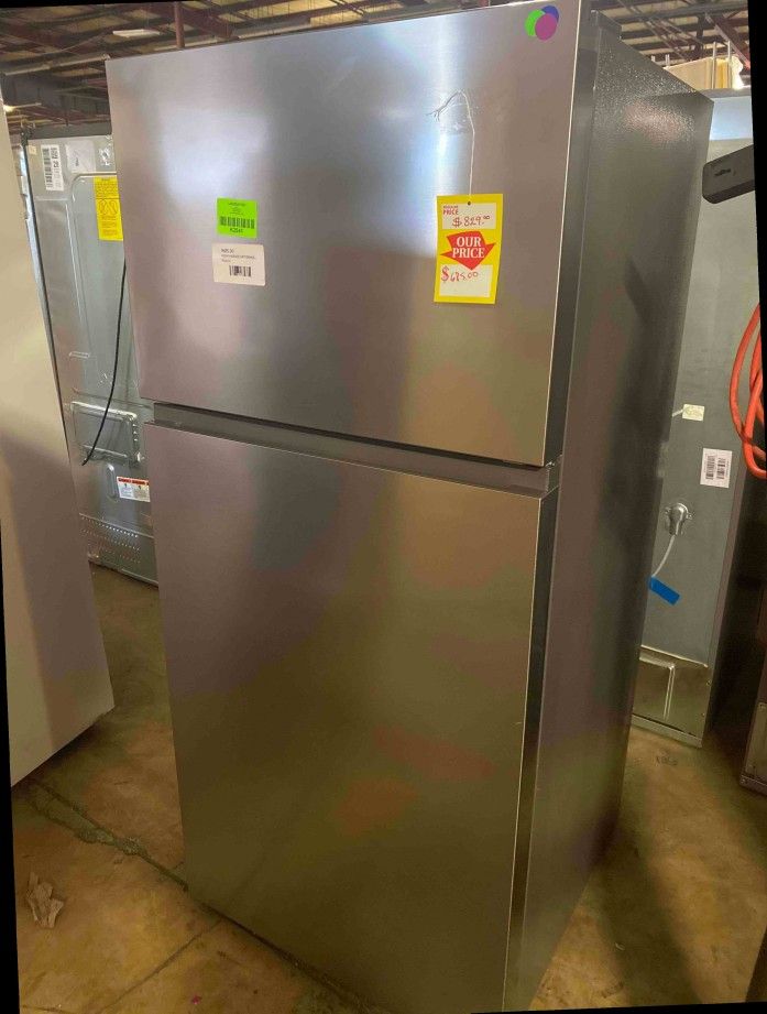HISENSE HRT180N6AVD 18-cu ft Top-Freezer Refrigerator S3