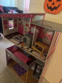 FREE BARBIE DOLL HOUSE