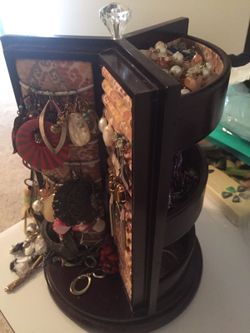 Jewelry holder