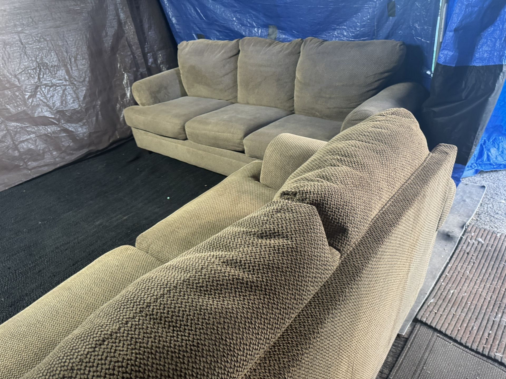 Brown couch and loveseat great condition, clean no flaws. We sell all the time delivery extra 40 local.
