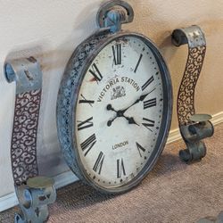 Victoria station clock🌺