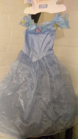 Halloween costume girl 4+ (5&6 ) . Disfraz para niña talla 5_6 en muy buenas condiciones.