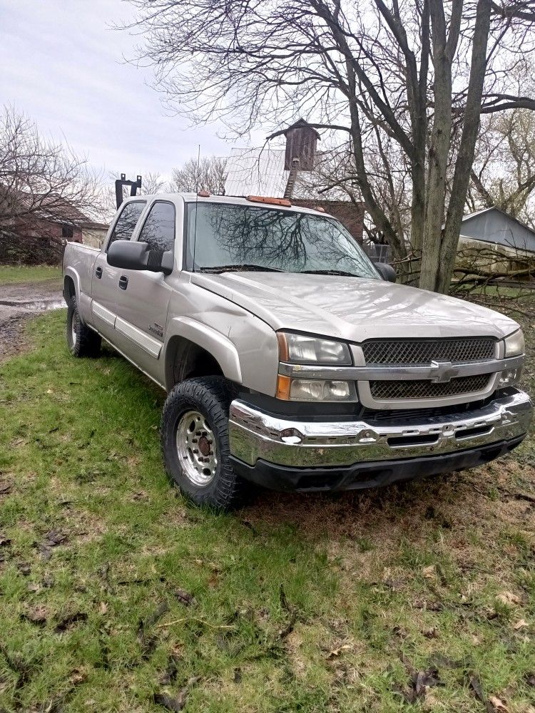 2004 Chevy Silverado 2500 4x4 Diesel Crew Cab LLY