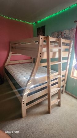Wood bunkbed