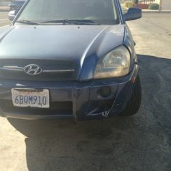 2007 Hyundai Tucson 4 Cylinder,Needs Motor 