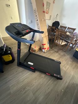 Treadmill with auto incline