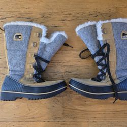 Women's Sorel Boots Size 7.5