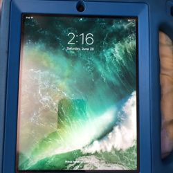 iPad 4th Gen - Wi-Fi - 32gb In Great Condition 