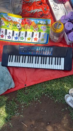 Keyboards/ Pianos