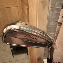 Titliest U505 2 Iron