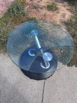 Expandable glass table