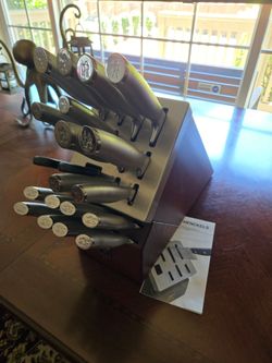 Henckels self-sharpening knife block