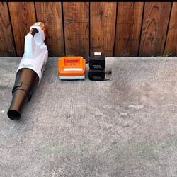 Stihl Electric Blower !! Comes With One Battery And Charger 