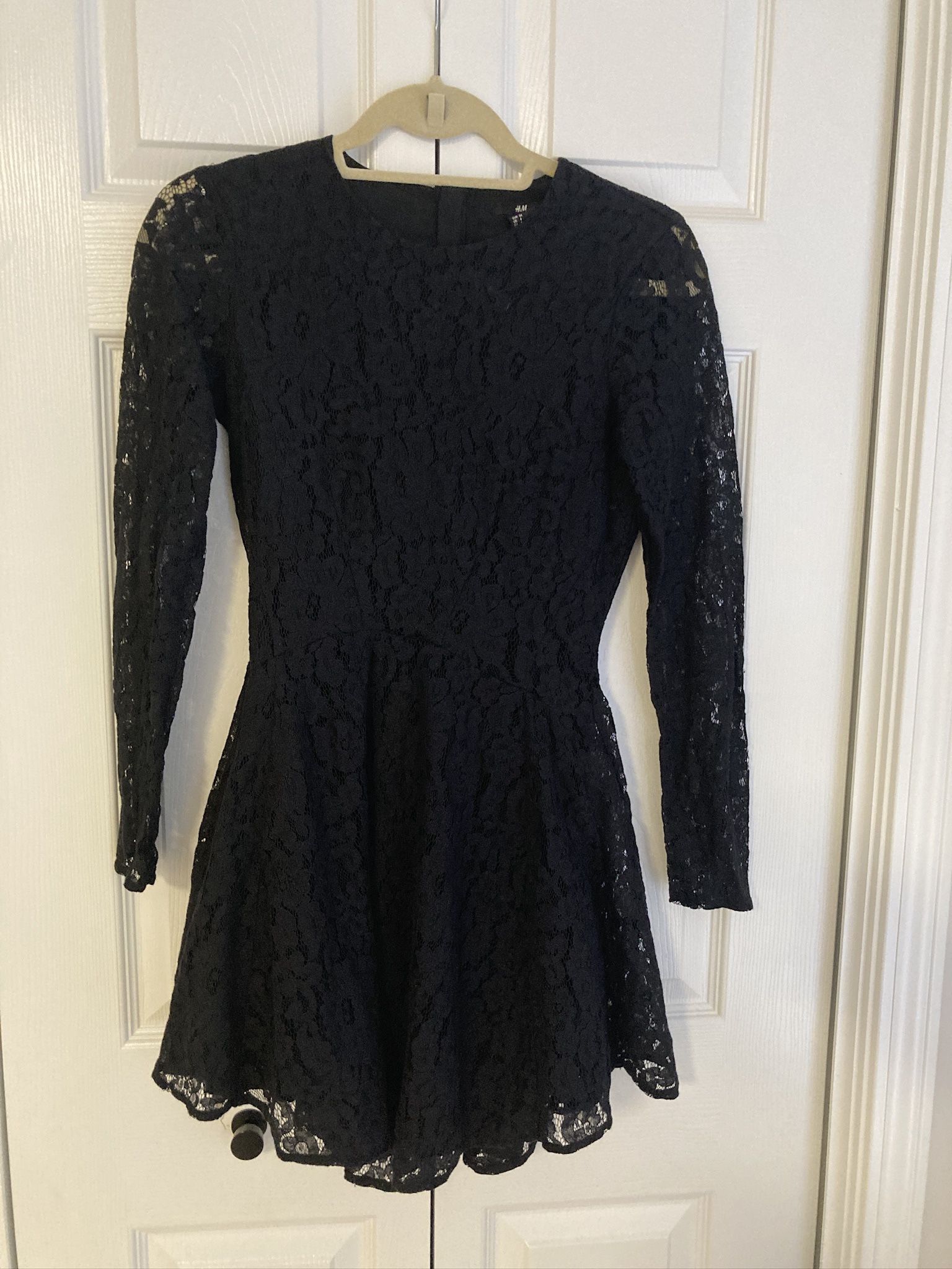 Like New! Cocktail party dress! Perfect for a summer garden party or holiday party. Size XS