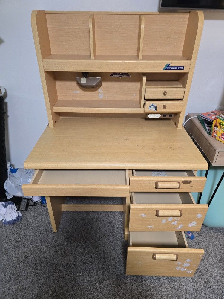 Free Kid Study Desk