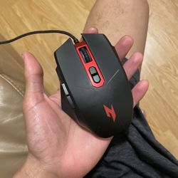 2 Gaming Mouses 2 Gaming Headsets 1 Gaming Mouse Pad 1 Streaming High Quality Mic And A Hdmi Cable