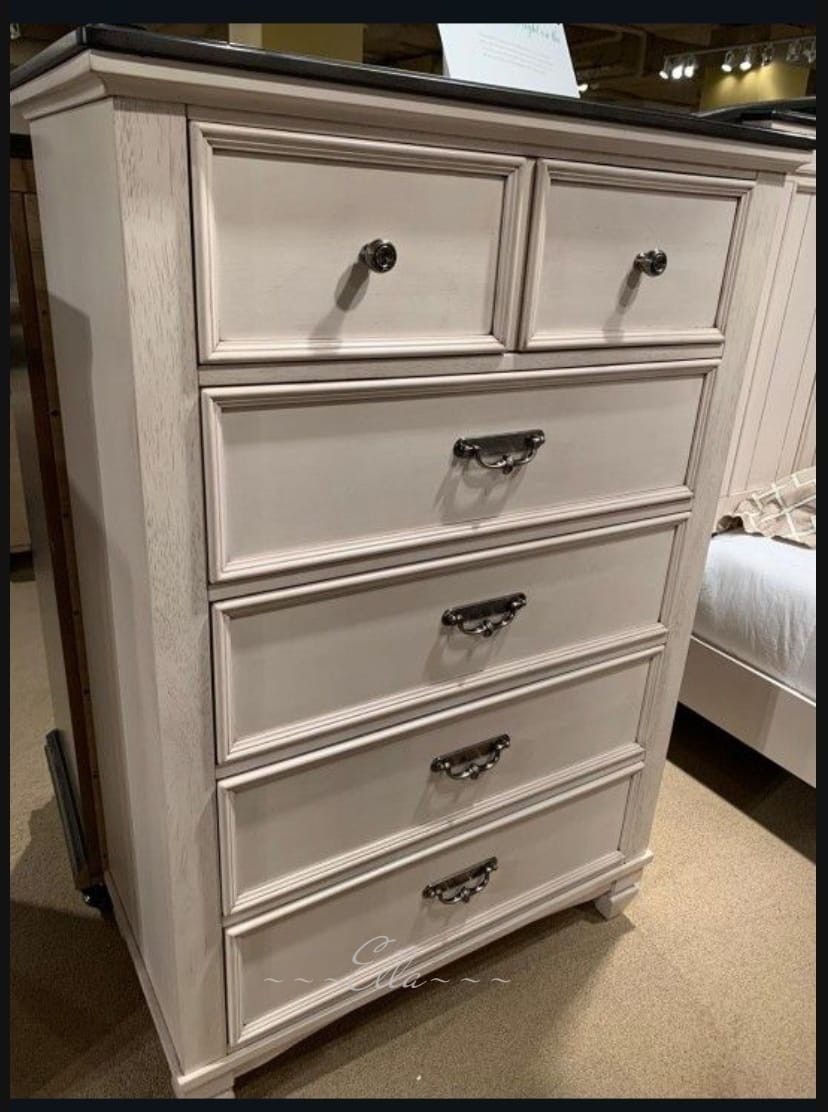 Sawyer Antique White/Brown Chest
Crown Mark$10 Down Payment And Financing Available