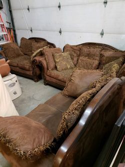 Beautiful 3 piece Sofa Couch Set
