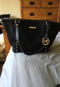 Authentic Michael kors. Excellent condition