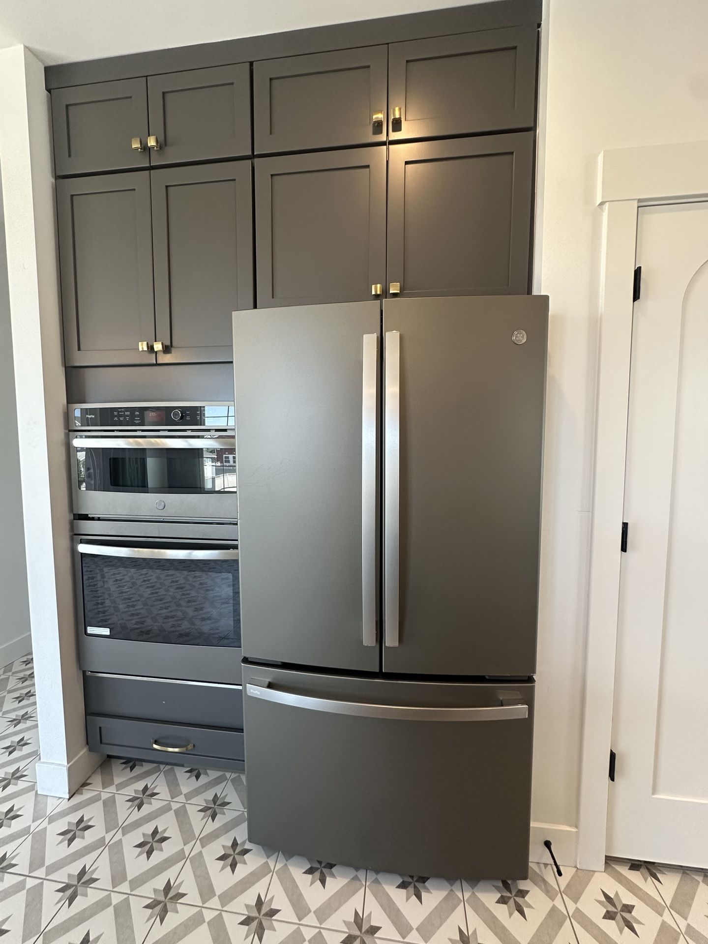 GE PROFILE REFRIGERATOR