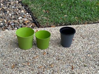 3 Assorted Plant Pots Planters 1 Self-Watering 2 green