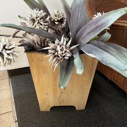Elegant faux Decorative Outdoor Plant Arrangement