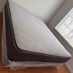 NEW QUEEN. REGULAR SETMATTRESS AND BOX SPRING-.2pcs