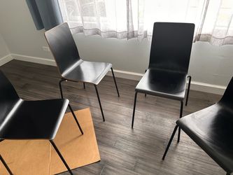 Set of 4 black dining chairs