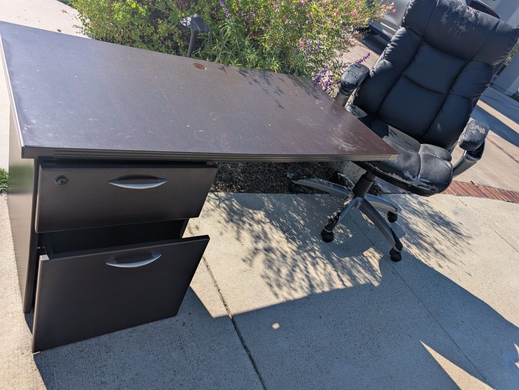 FREE Desk And Office Chair, $0 FREE, ready to Pickup At Curb