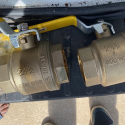 2 1/2 inch valves New brass 