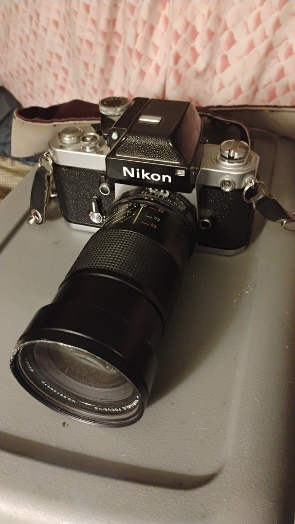 Vintage Nikon F2 Photomic Camera. Vivitar Lens