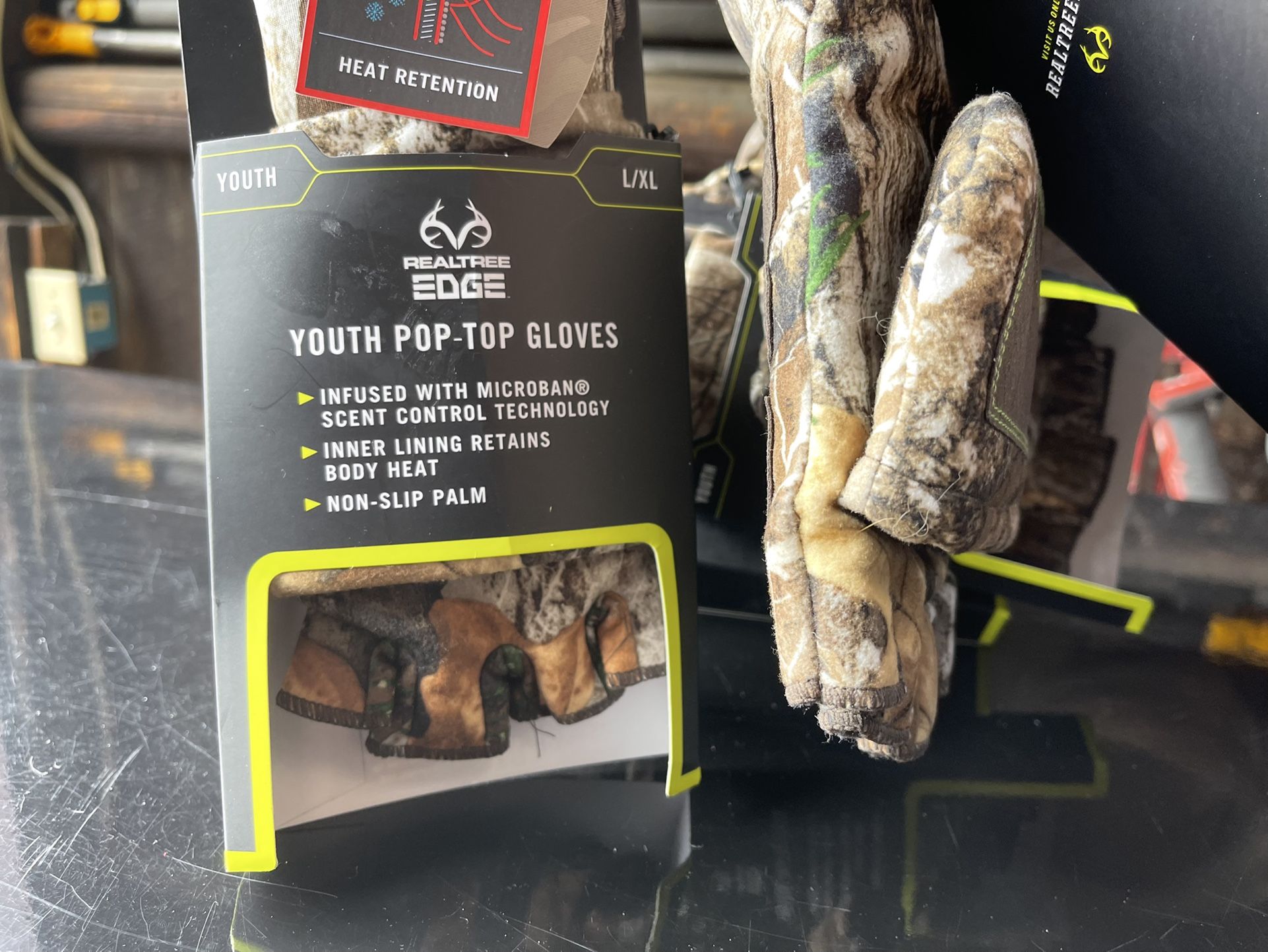REALTREE EDGE Youth Size L/XL Pop-top Gloves Infused With Microban Scent Control Technology Inner Lining Retains Body Heat Non Slip Palm Great Gloves!