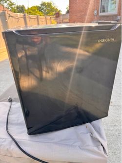 Insignia 1.7 Cu. Ft. Mini Fridge