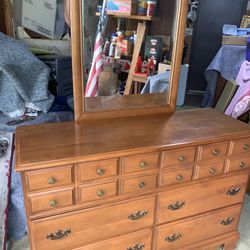 Beautiful Vintage Solid Maple Six Drawer Dresser With Mirror 