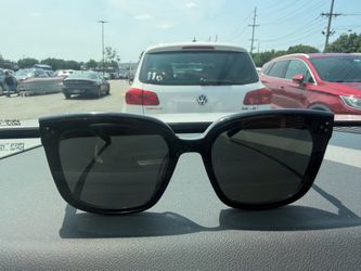 Gentle Monster DEAR sunglasses w case