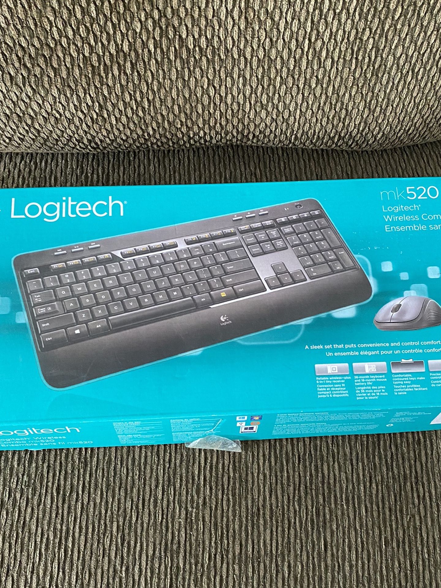 Logitech® MK520 Wireless Keyboard/Mouse Combo