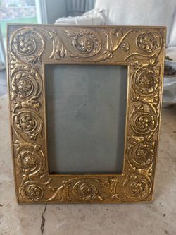 CARVED GOLD PHOTO FRAME