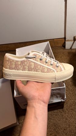 Women’s casual shoes