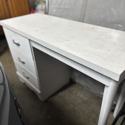White Wooden Computer Desk 