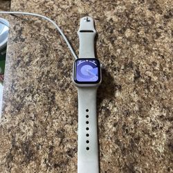 Apple Watch SE 2nd Generation (GPS) 40mm Aluminum Case with Starlight 