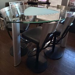 Pear Shaped Modern Metal/Glass Table & Chairs