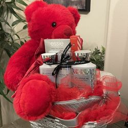 Woman’s Platinum Bath & Bodyworks Gift Basket