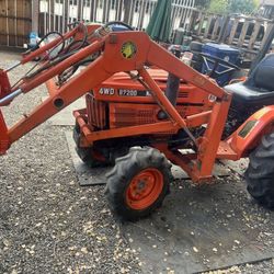 Kubota Tractor B7200